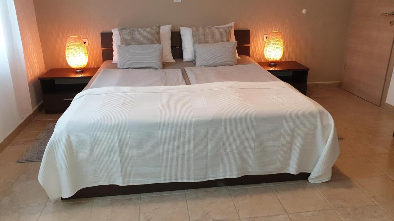 Apartments Suha Punta - Villa Babalonija Kampor Ngoại thất bức ảnh