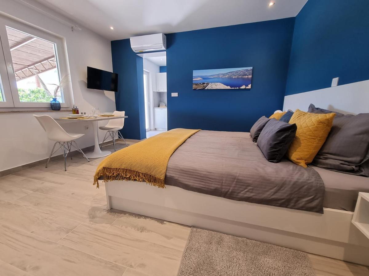 Apartments Suha Punta - Villa Babalonija Kampor Ngoại thất bức ảnh