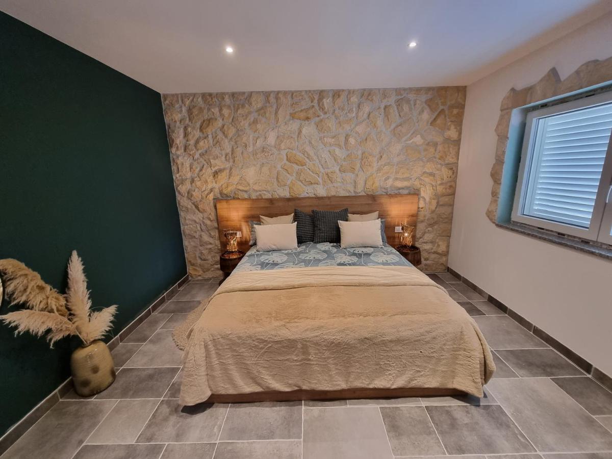 Apartments Suha Punta - Villa Babalonija Kampor Ngoại thất bức ảnh