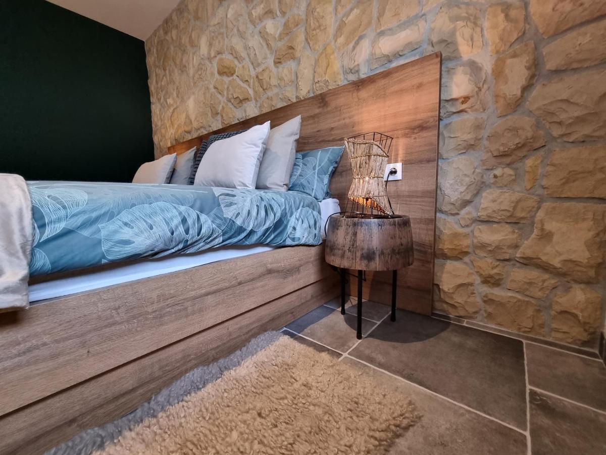 Apartments Suha Punta - Villa Babalonija Kampor Ngoại thất bức ảnh