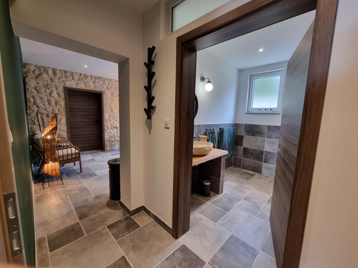 Apartments Suha Punta - Villa Babalonija Kampor Ngoại thất bức ảnh