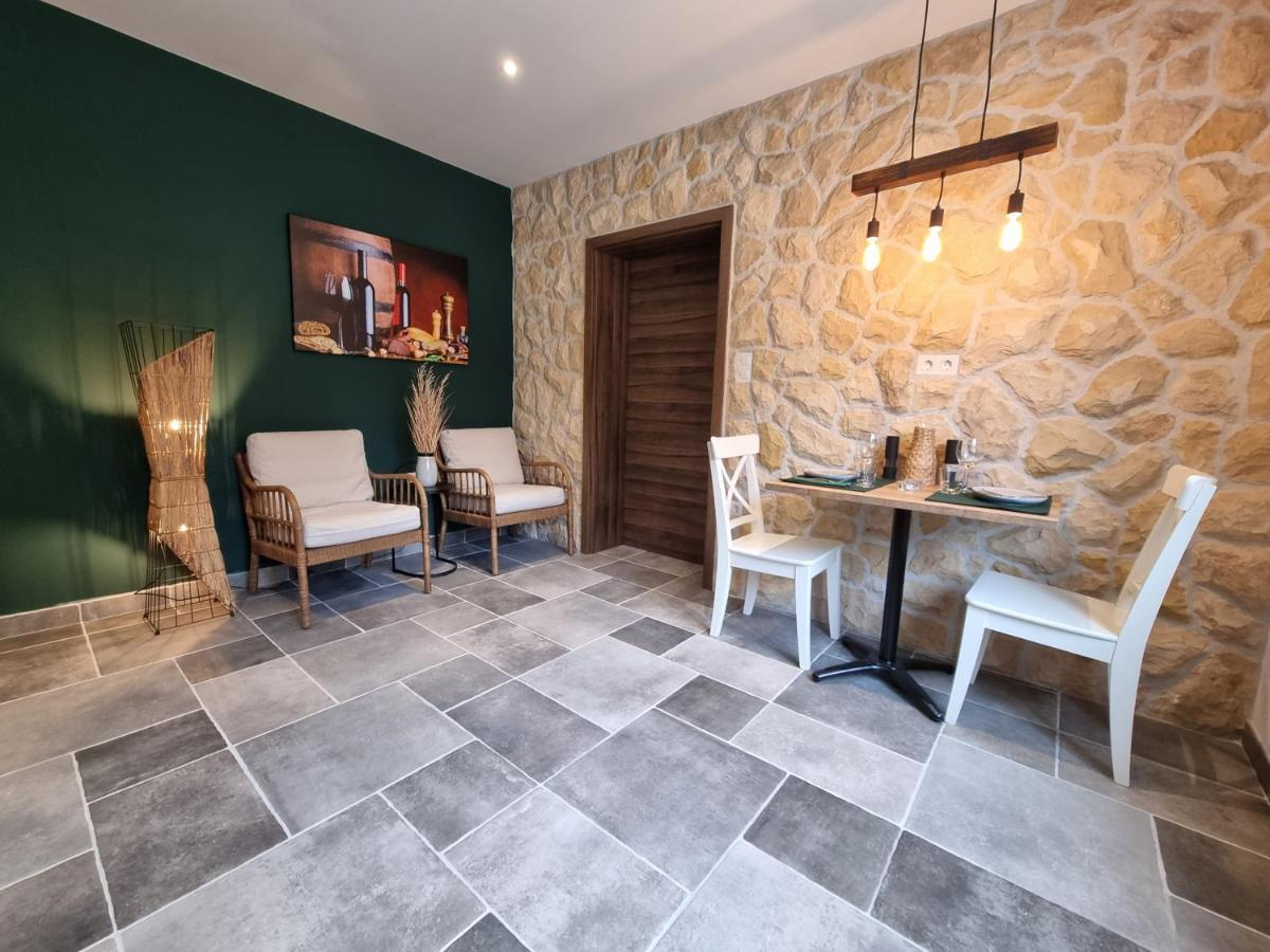 Apartments Suha Punta - Villa Babalonija Kampor Ngoại thất bức ảnh
