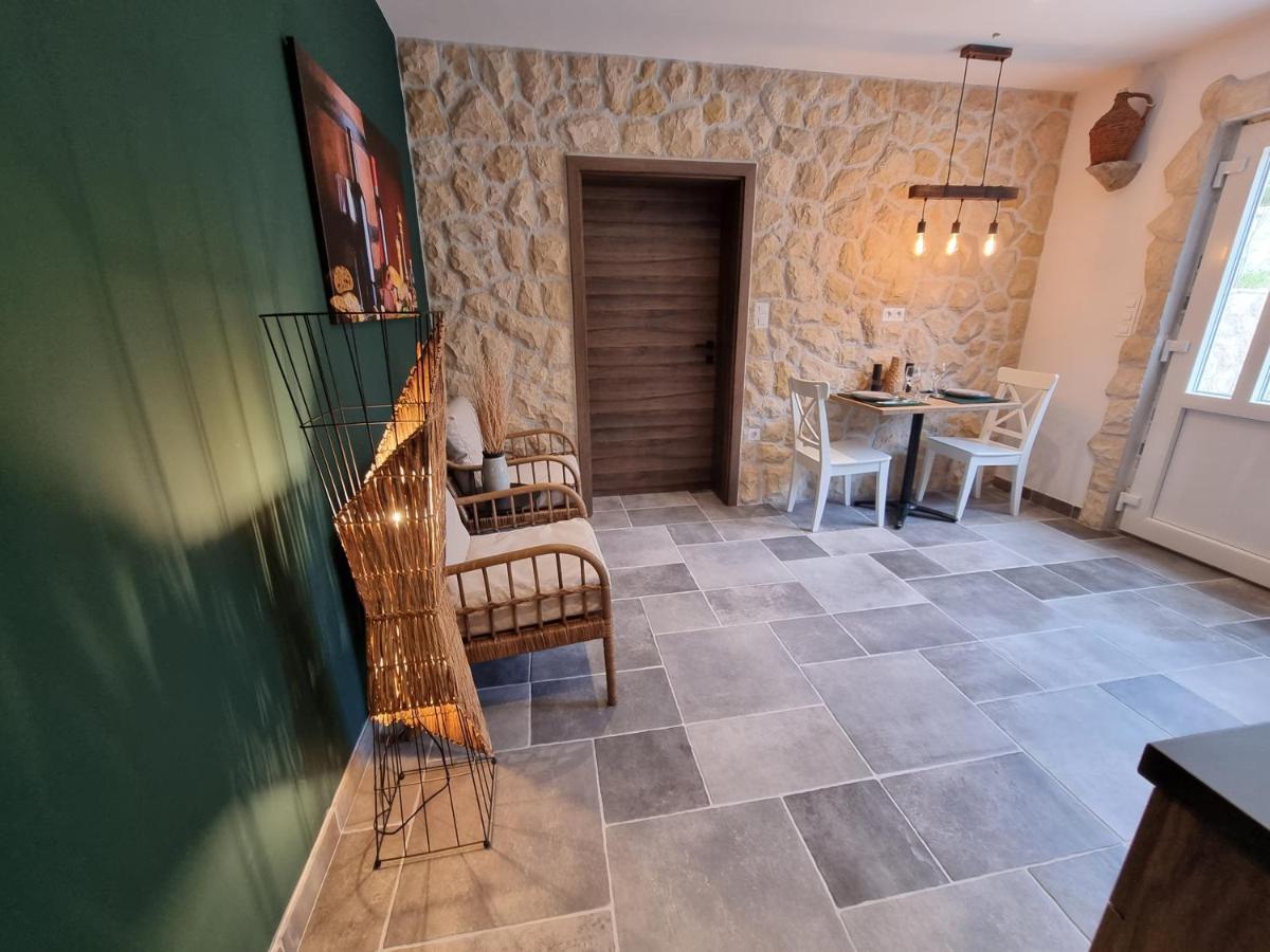 Apartments Suha Punta - Villa Babalonija Kampor Ngoại thất bức ảnh