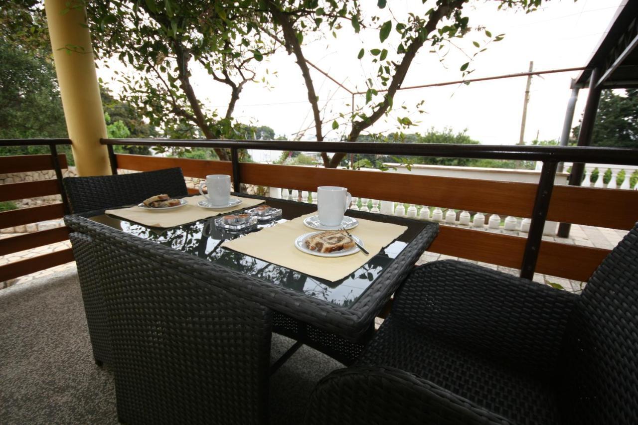 Apartments Suha Punta - Villa Babalonija Kampor Ngoại thất bức ảnh